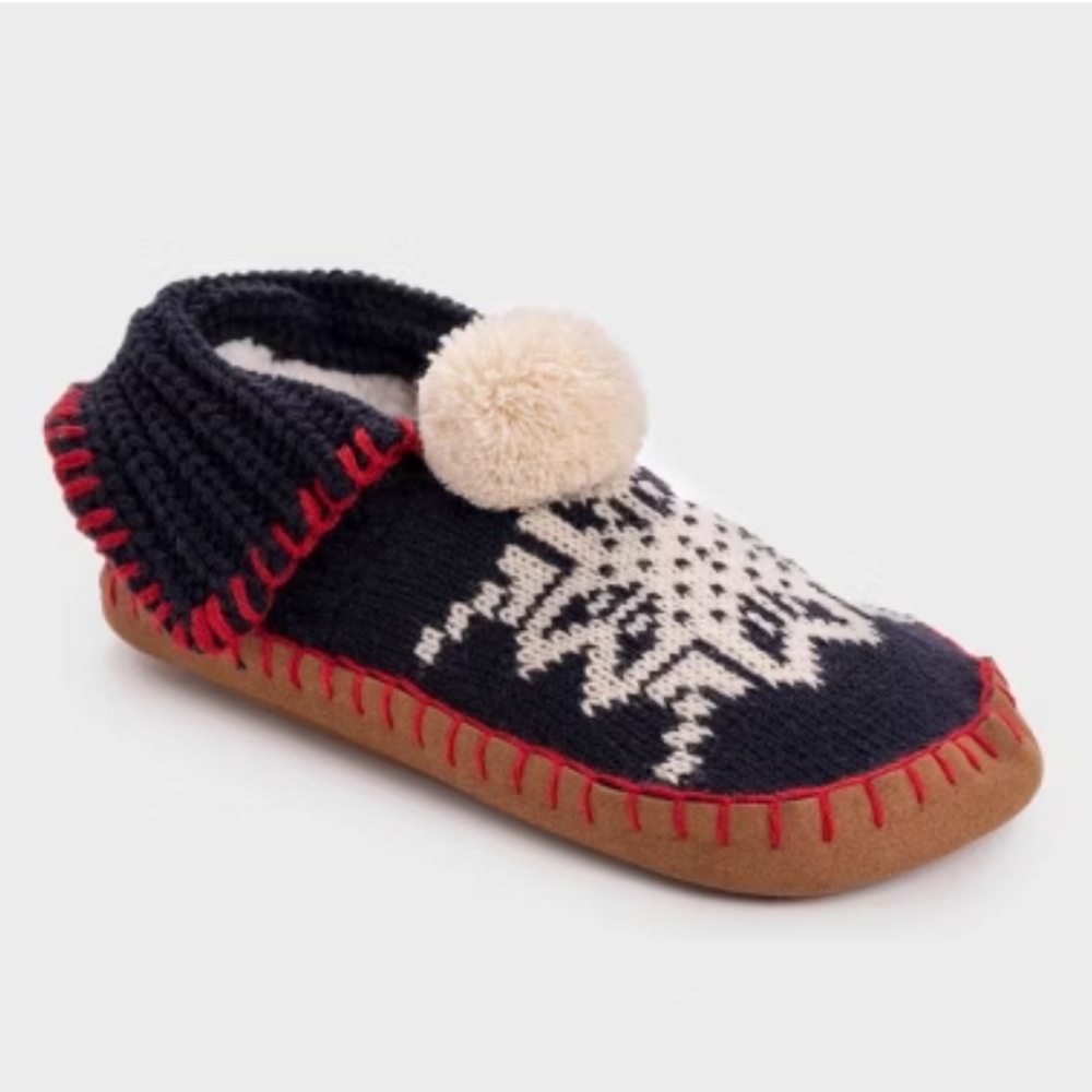 Women's MUK LUKS Knit Moccasin Slippers Navy Cream Snowflake S/M